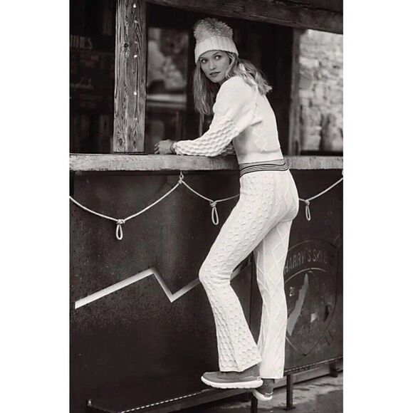 NWT FREE PEOPLE MOVEMENT Sz L SNOWFALL SWEATER SET CROPPED TOP CABLE KNIT PANTS - Picture 1 of 6